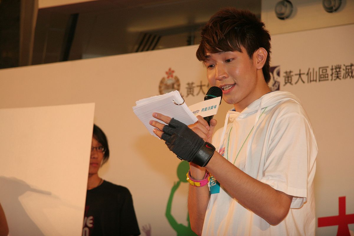 为教师编一句青春宣言我要用青春的热情和智慧培育出更多有才华、有品德、有责任感的未来之星。写一句押韵的教师宣言我要用青春的力量成就学生的未来荣光。写一句押韵的教师宣言