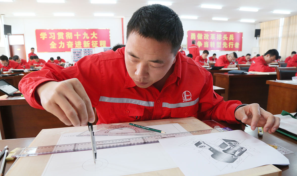 贵州经贸学校领导参加学习工匠精神进校园