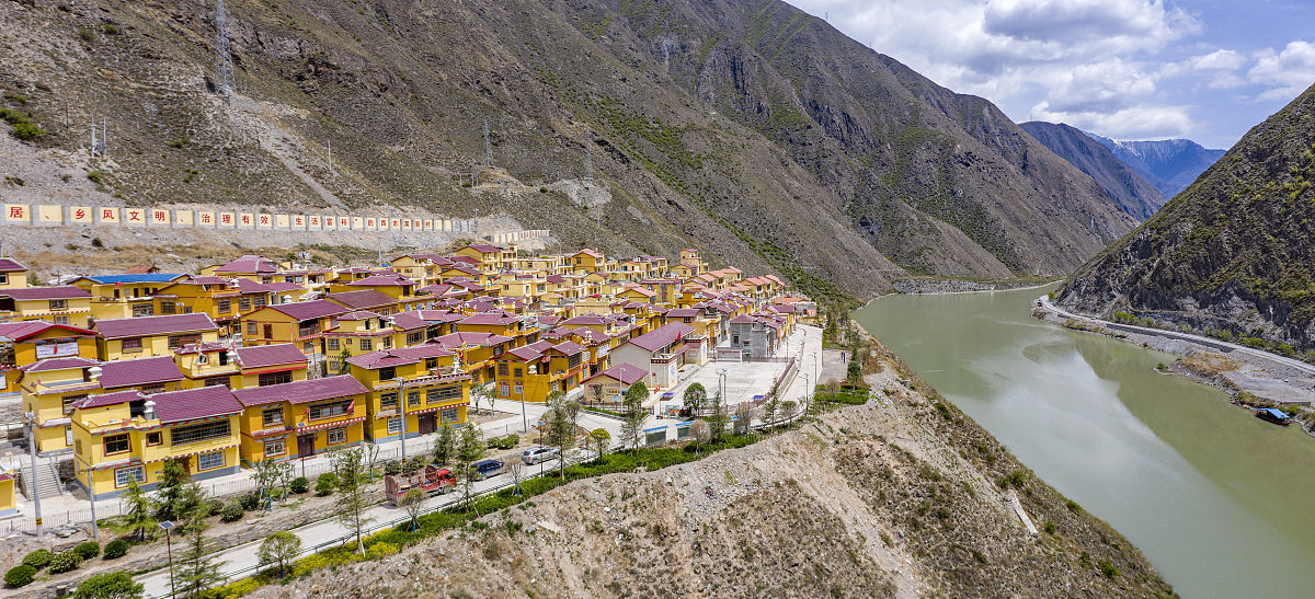 547 除以 4 的竖式计算 - 详细步骤和结果