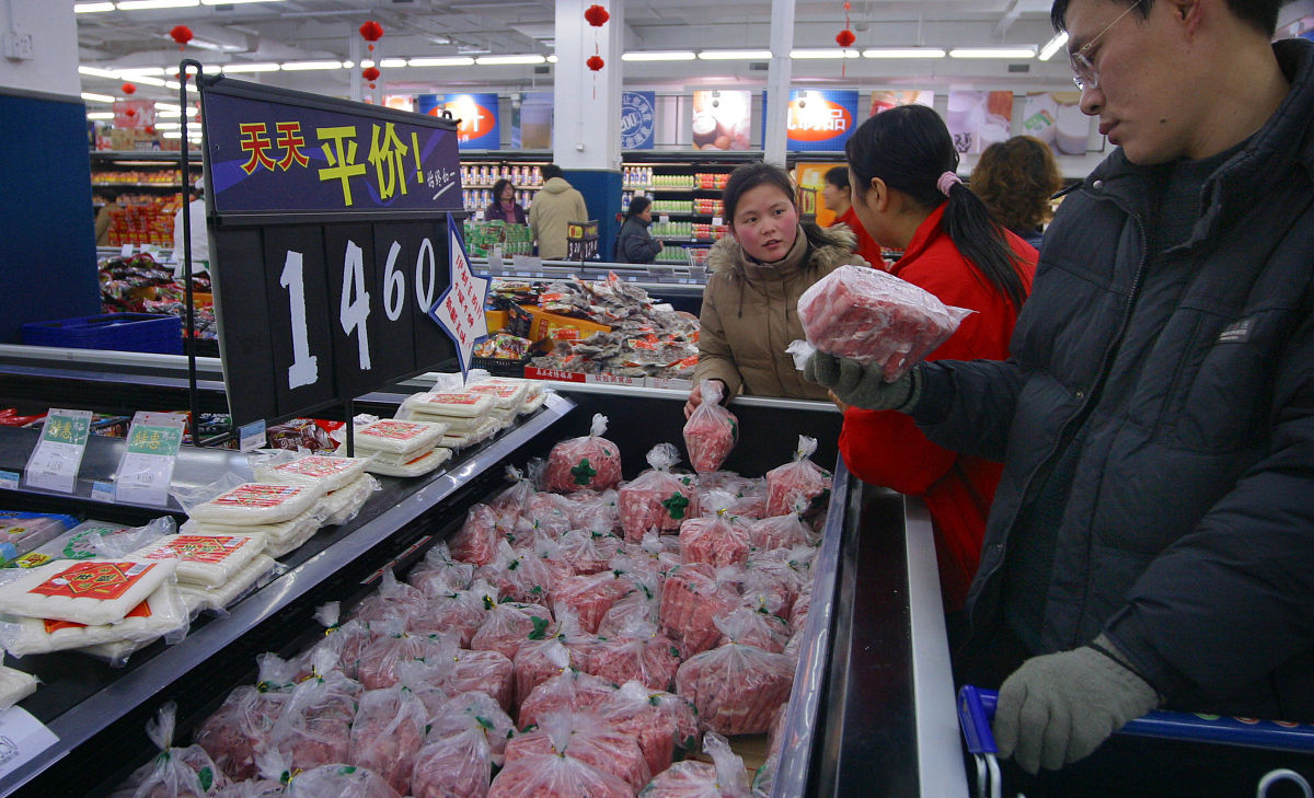 如何将下面的话进行同意替换：材料和采购实行样板制度严格按本工程的材料技术要求中的标准进 行采购。首先进行材料采购之前应对材料市场进行认真的调查研究对材料供应商进行资信审查必要时可通过质量技术监督部门对产品进行质量检验。