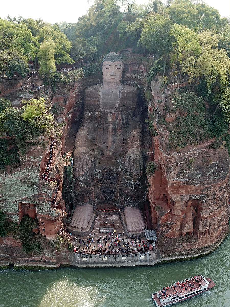 请600字博客文章主题是：乐山旅游攻略