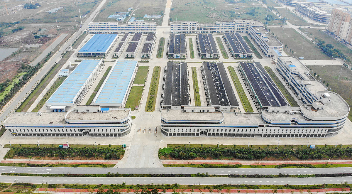 2020年10月9日,无人机拍摄的国家级荆州淡水产品批发市场全貌.