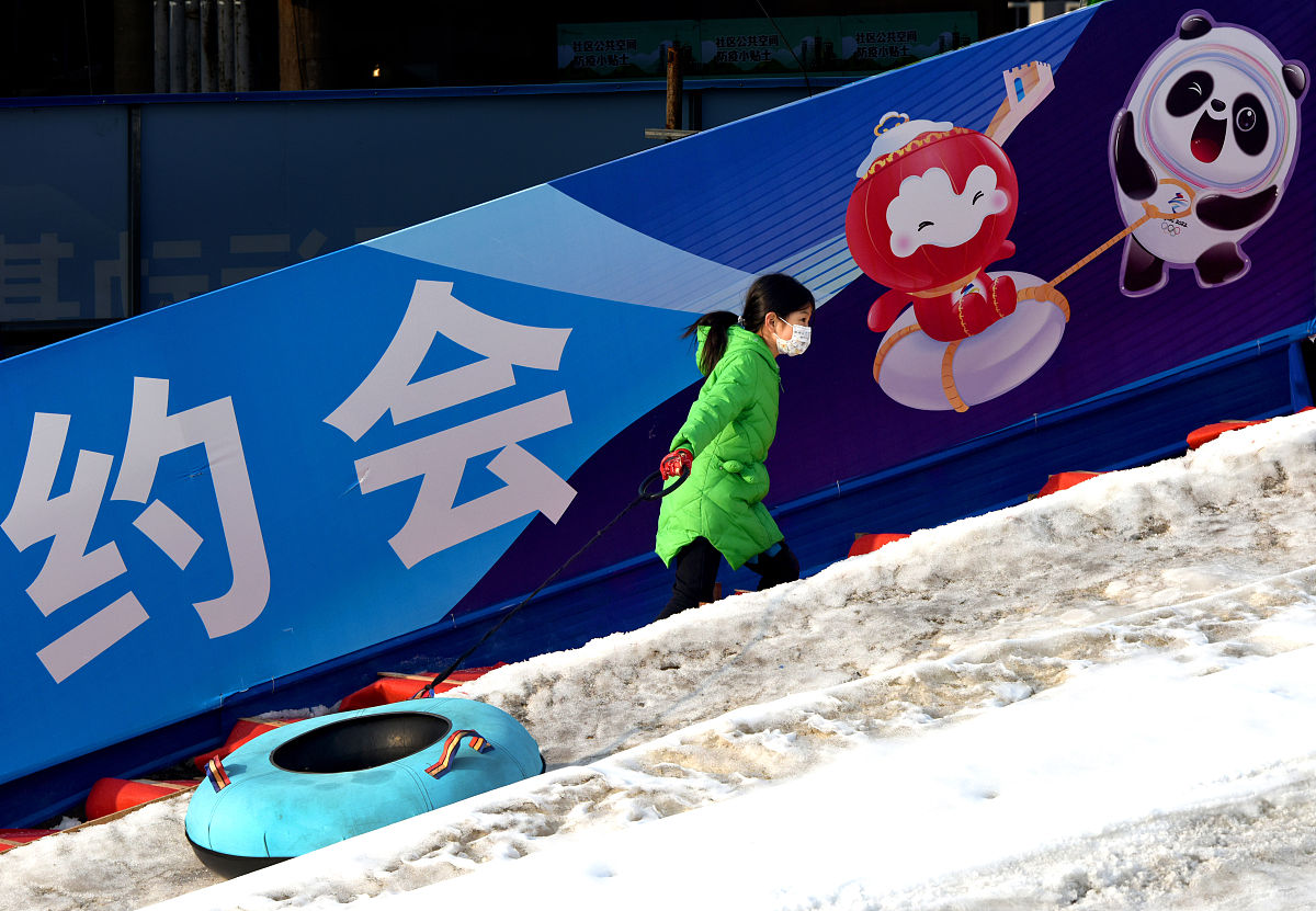 用中文 结合以下计划书写一篇创业资源 的文章 不少于800字。如何获得资源？ 人才从哪里来？ 如何运营？为什么要做这个项目？信息怎么来？怎 么利用资源？ 一项 目分析 1雪地排 球发展分析 雪地排球作为国际排联重点推广发展项目近年来从产业规模到赛事体系都得到了快速 发展。研究表明雪地排球在世界 发 展过程中经历了： 萌 芽探索阶段2008—2014 在2008年奥地利海拔1850m的瓦格林 － 克