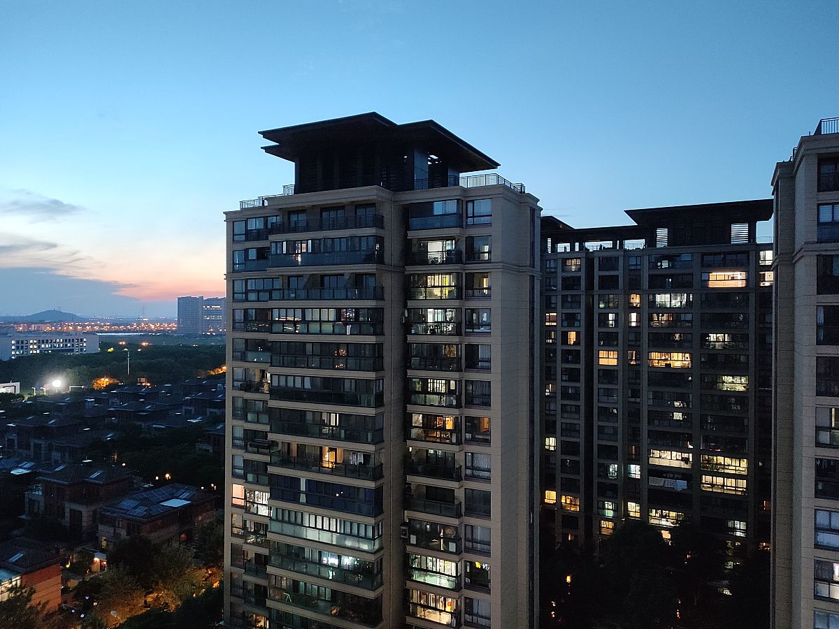 给我一个上海楼盘的文案