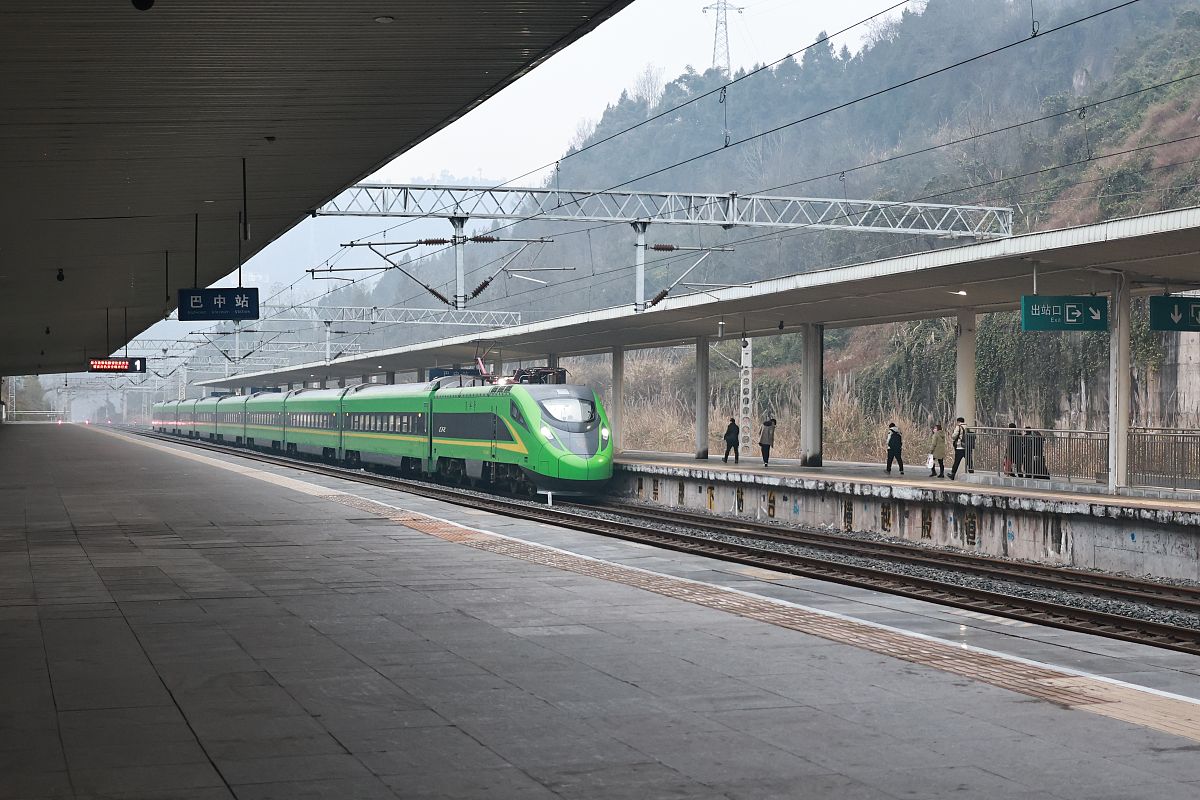 重庆铁路学校就业前景分析：哪所学校更具优势？