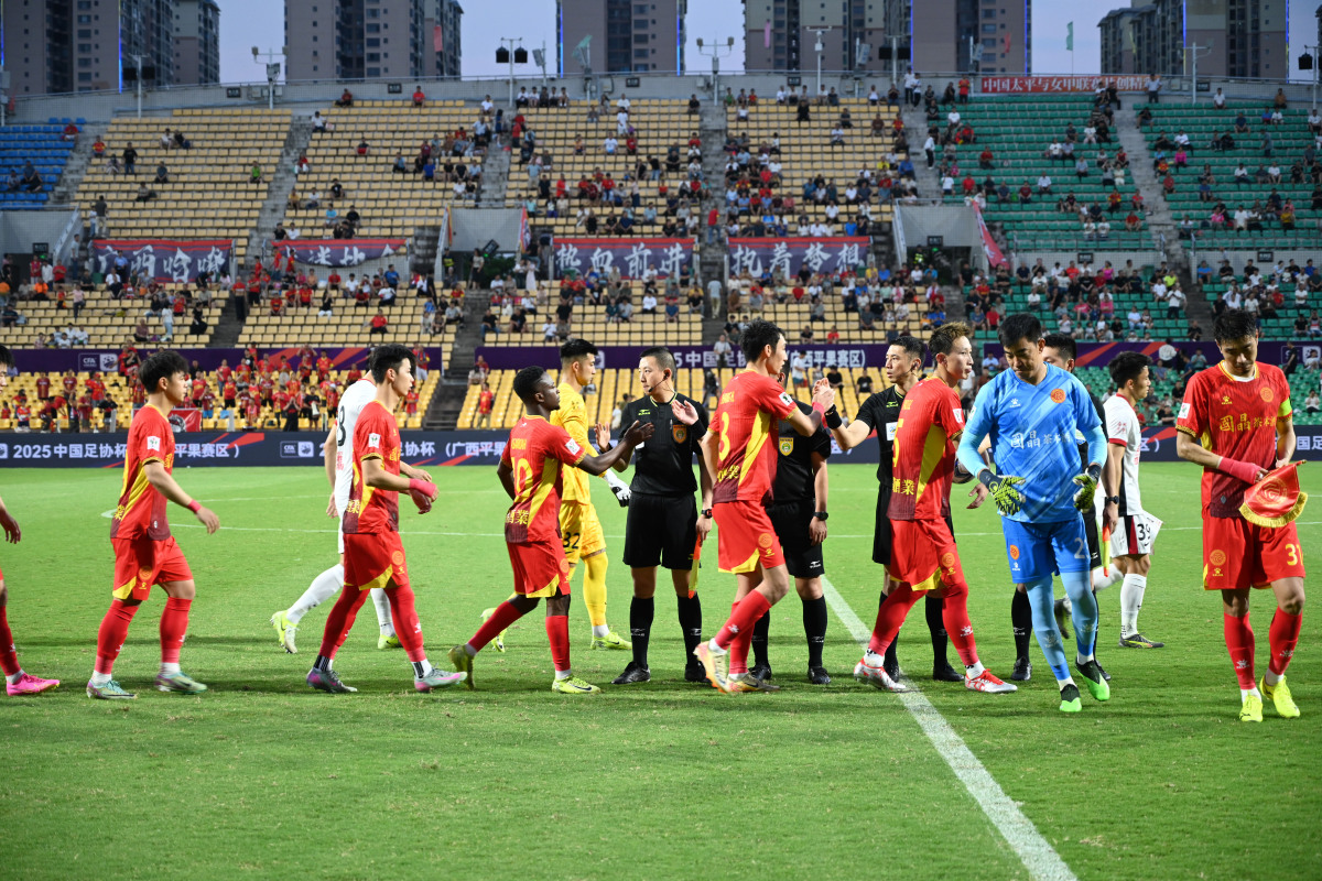 梅州客家3-1战胜北京国安：高效进攻与稳固防守的胜利