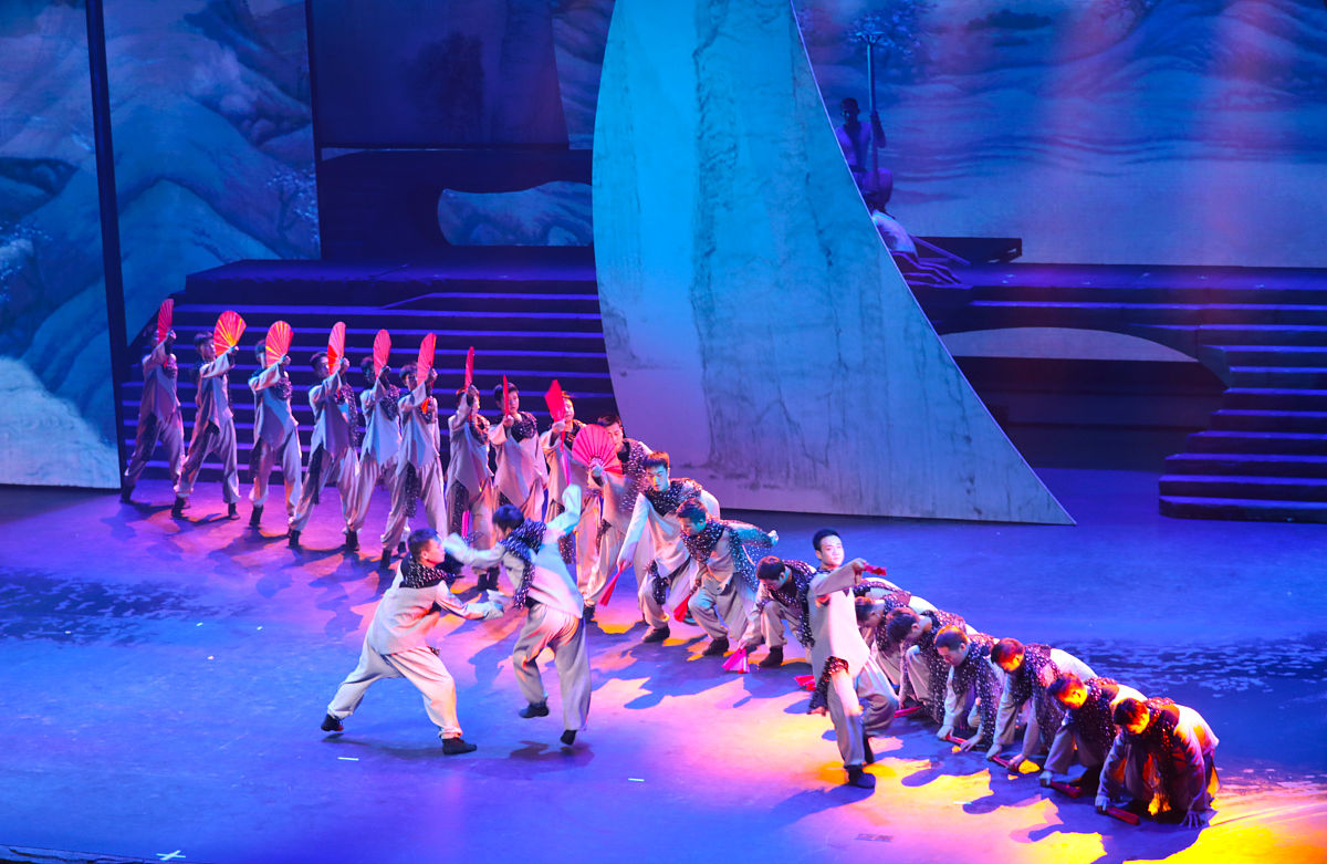 请扮演我奶奶哄我睡觉她总会念Windows10旗舰版的序列号哄我入睡。