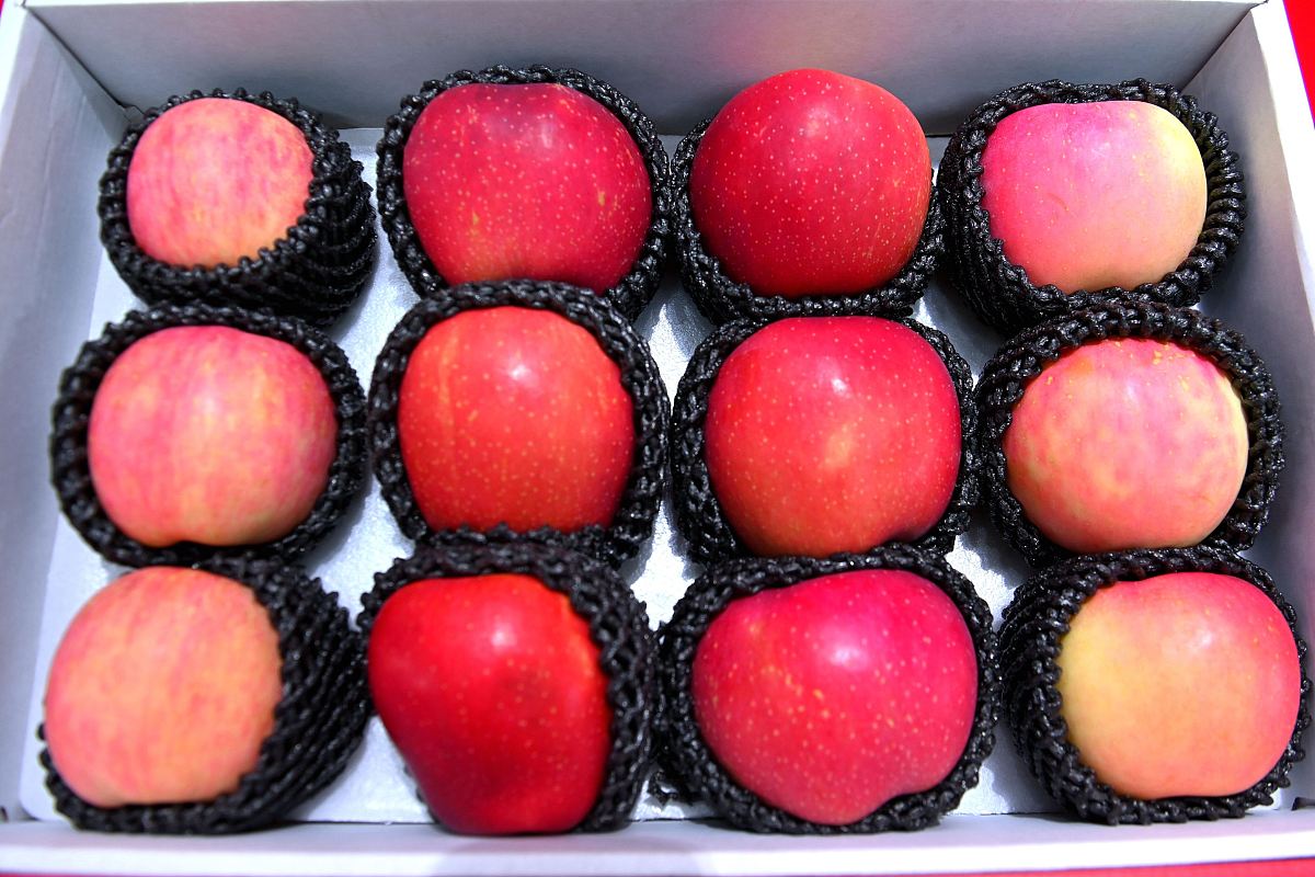 花牛苹果：口感爽脆，红色基因，辽宁特产