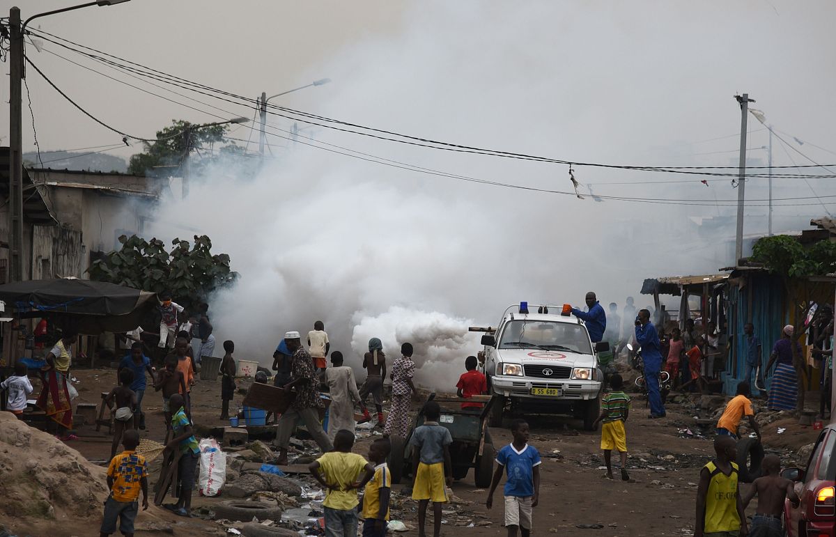 尖锐湿疣会通过肢体接触传染吗？