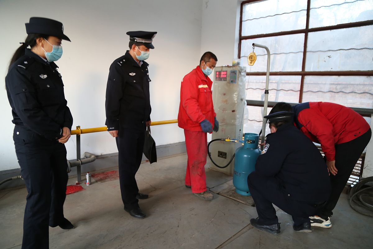 餐饮店燃气罐安全使用指南：如何正确选择、安装和维护