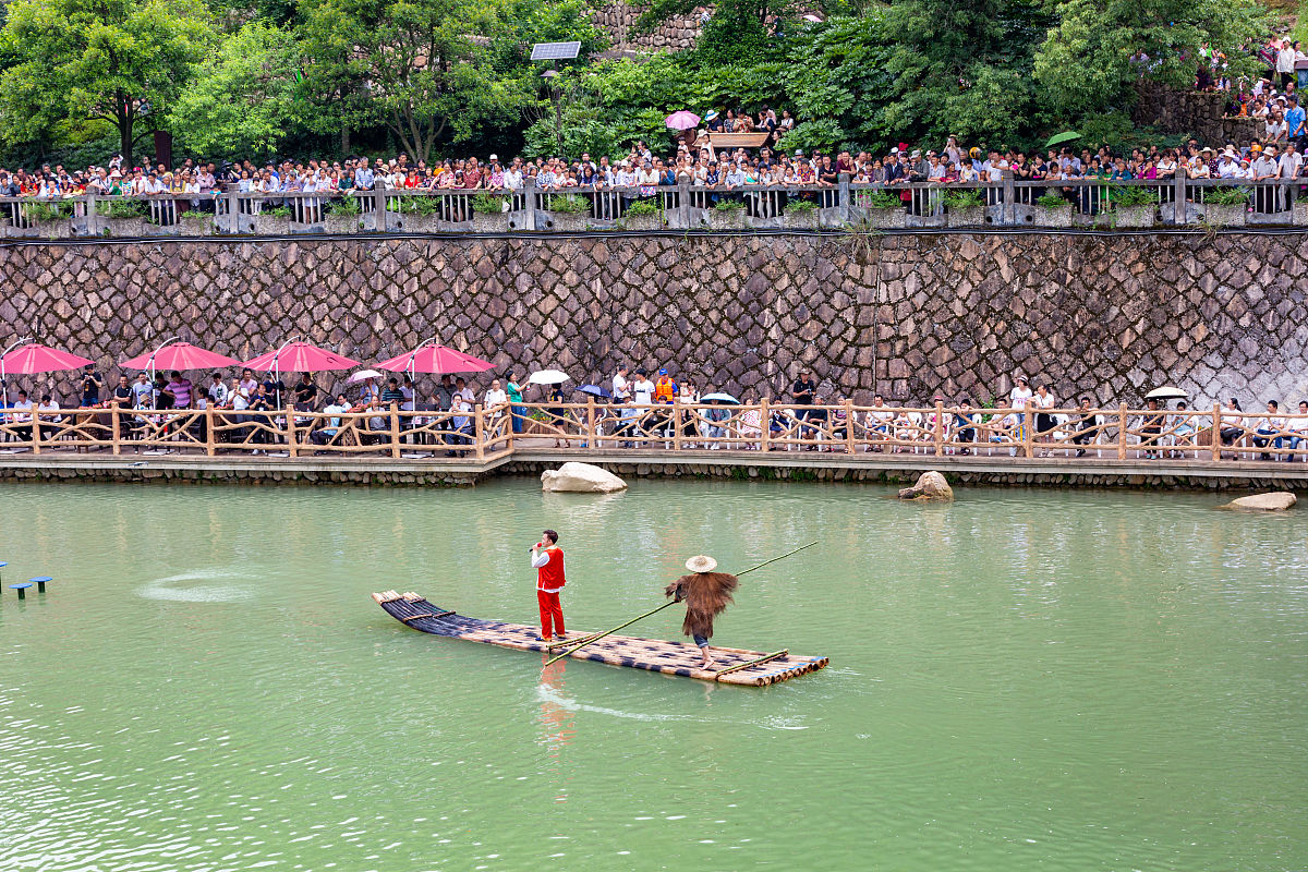 张家界旅游学校是公办还是民办？招生专业及计划