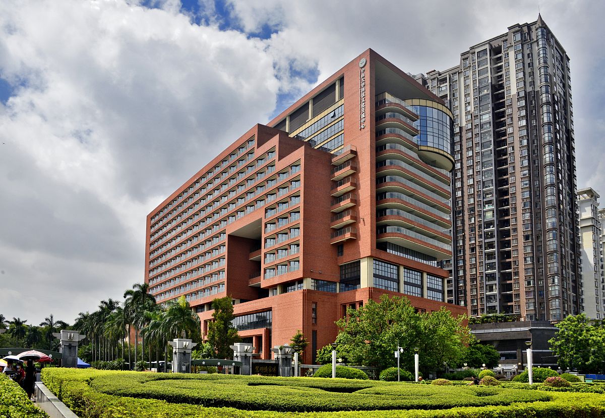 贵阳市中山科技学校助产专业招生 - 培养高素质助产人才，保障母婴健康