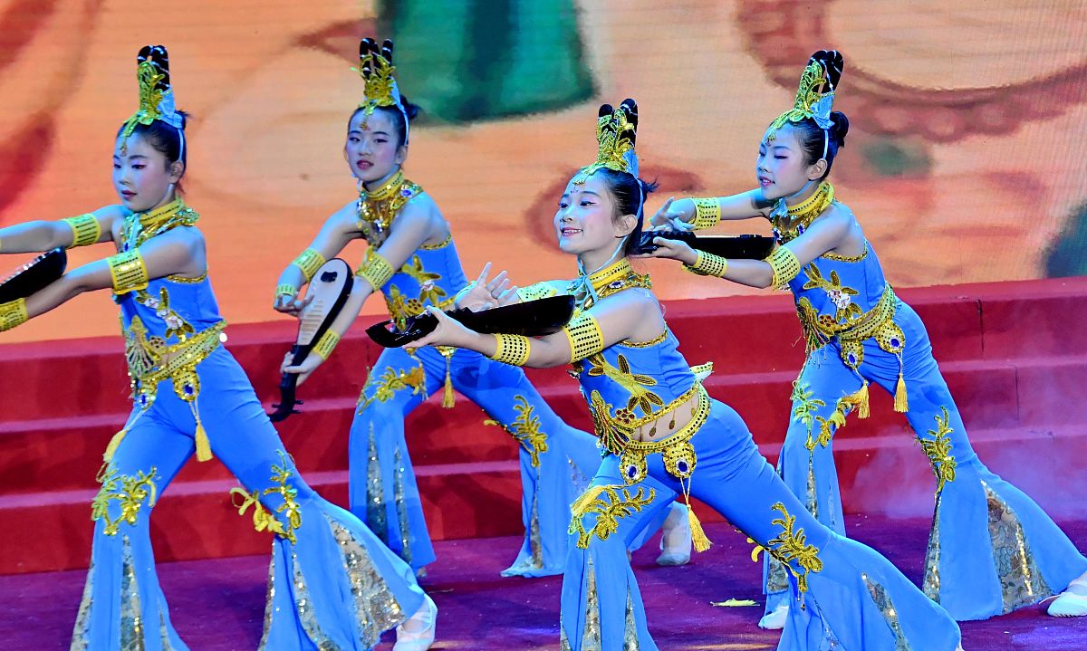 成都市文化艺术学校2019年招生简章 - 培养您的文化艺术梦想