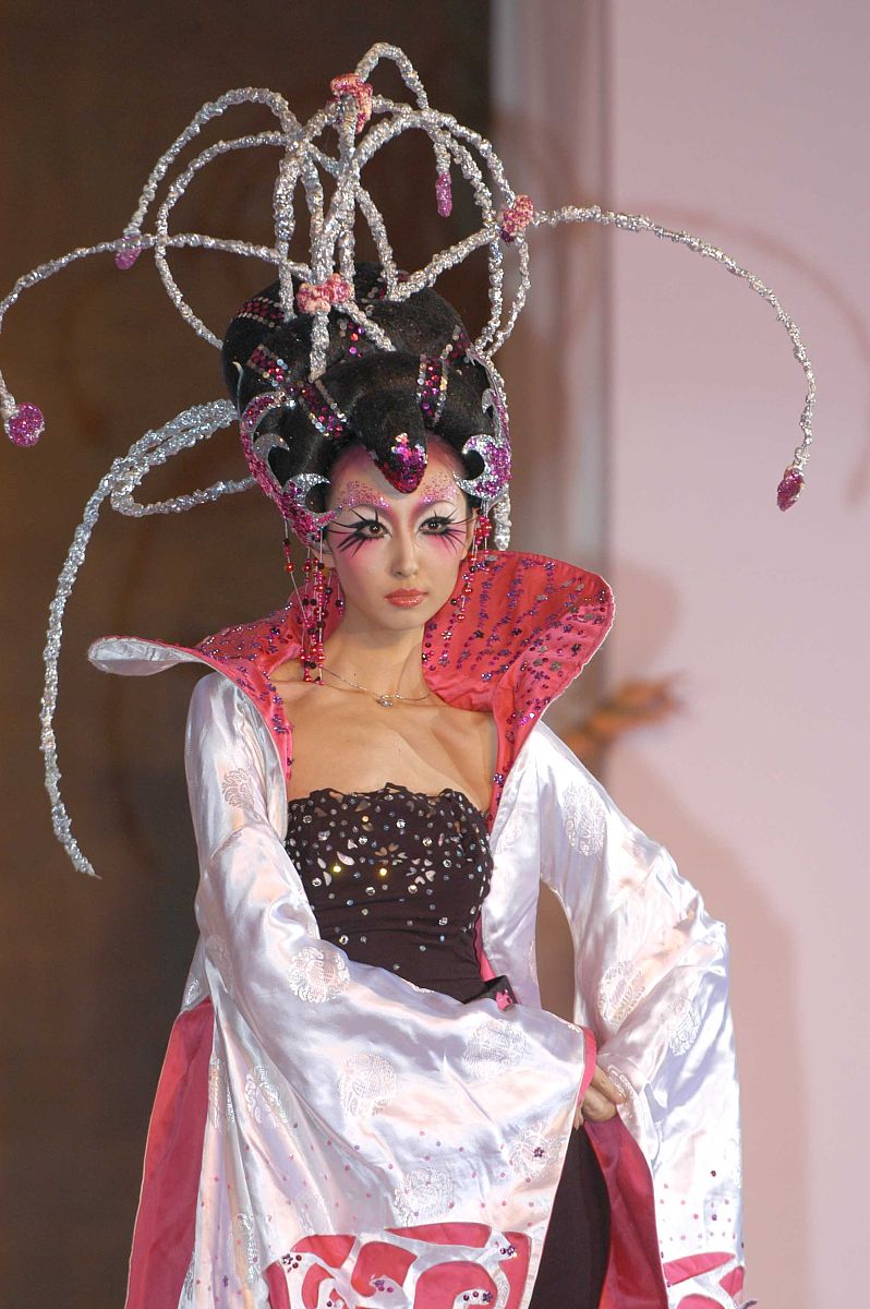 2006年10月18日,北京,2006"中国十大魅力女性"揭晓.服装秀
