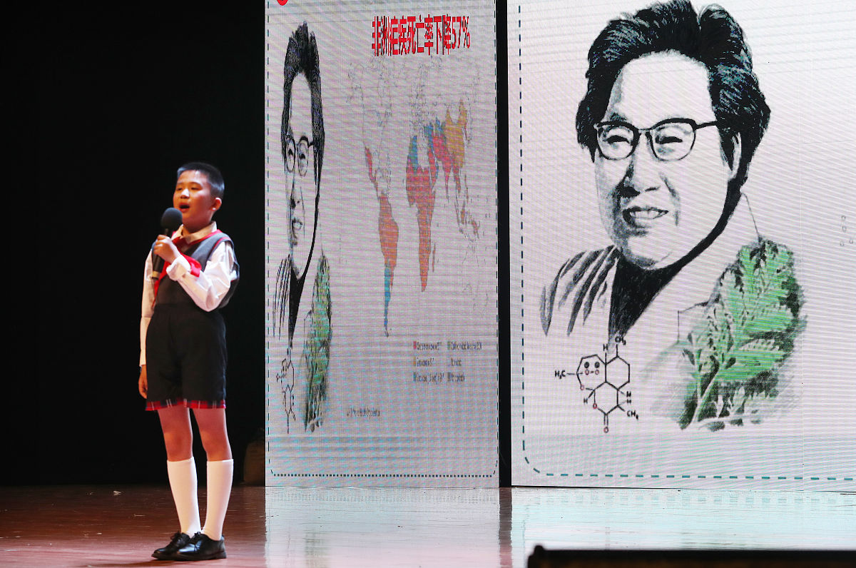 冯喜爱：一位杰出的作家、教育家和榜样