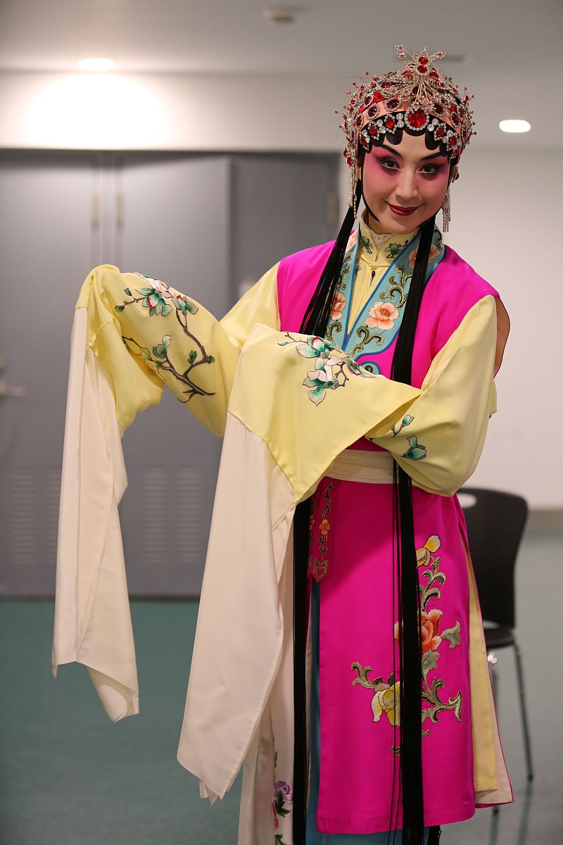 史依弘