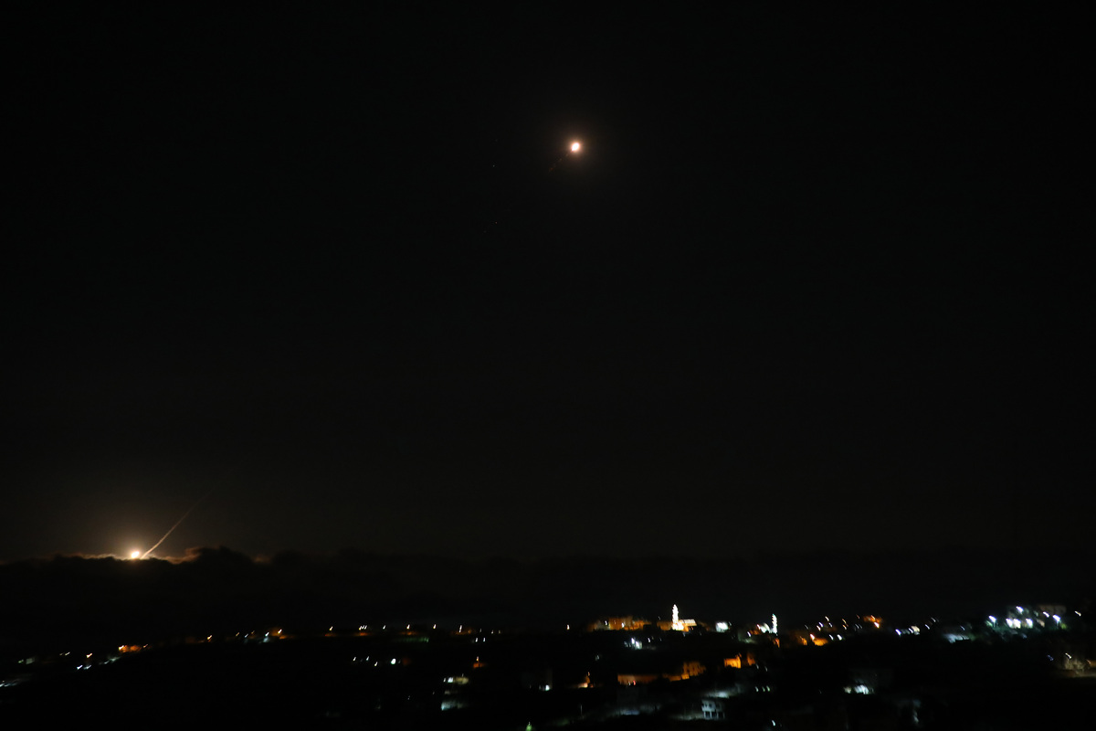 晓看天色暮看云怎么续写