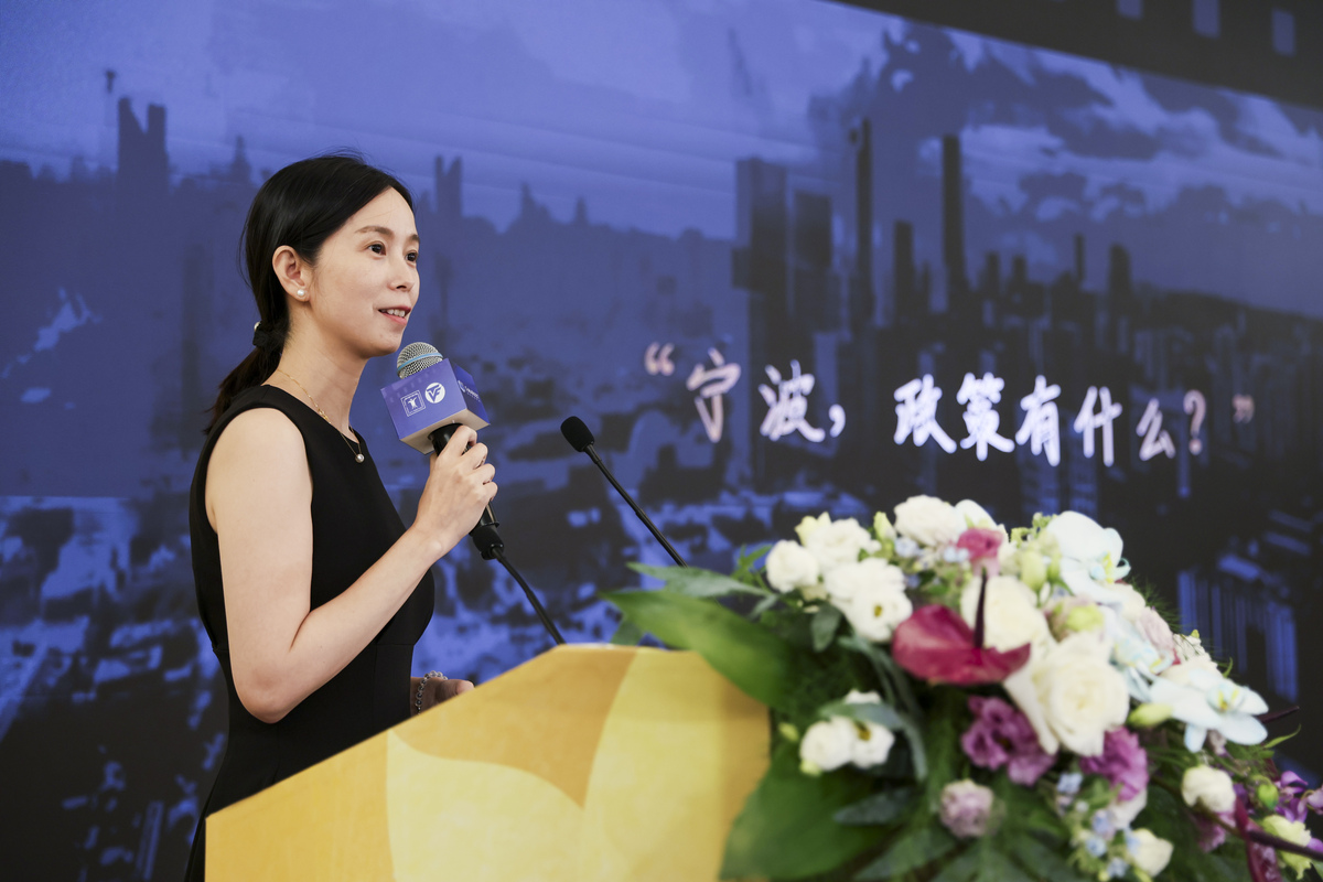 你现在是一个类似鲁迅的作家有着专业的文学素养以及写作功底请用500字以朋友的身份夸一下你的朋友曹雪妍女27岁中国银行上班有着远大的理想很漂亮很高。