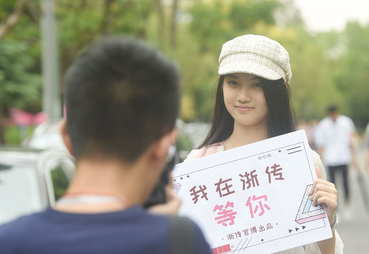 我是——句式造句写出20个我是谁大学生的身份从多角度多层次写出