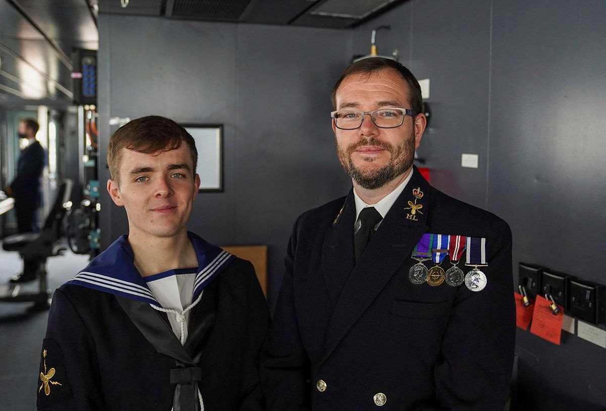 请帮我整理英国二战期间所有参战的军舰包括驱逐舰、巡洋舰、战列舰和航空母舰