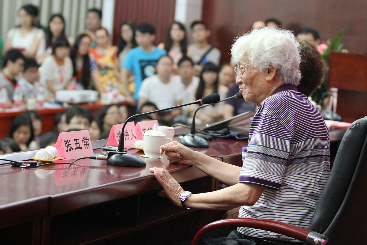 2014年6月8日, 国际知名经济学家,曾为世界新制度经济学和现代产权经