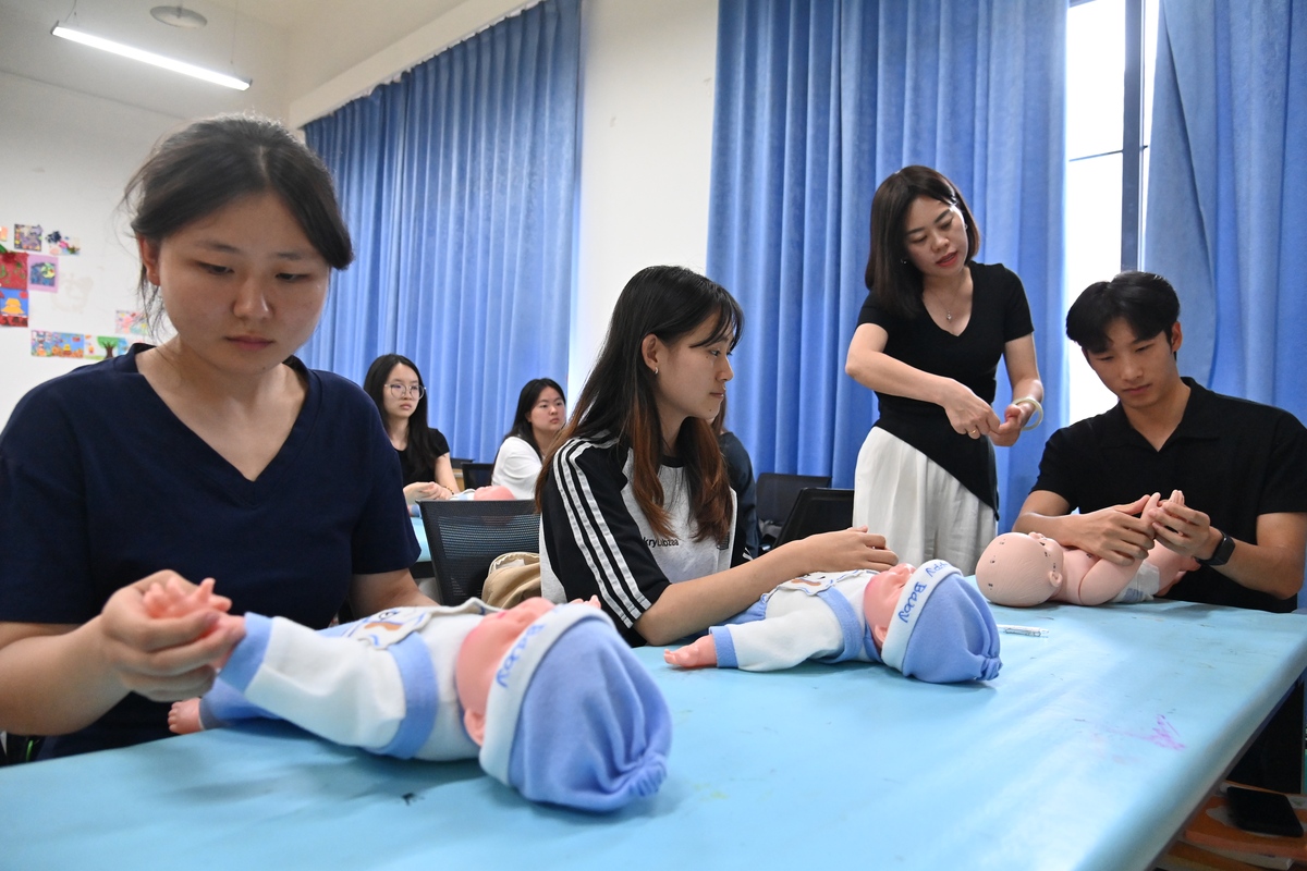 杭州医学院助产学专业课程：培养优质助产人才的摇篮