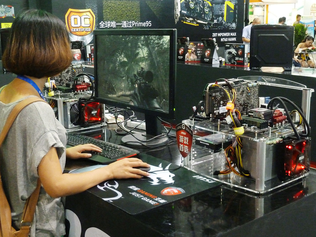 巅峰玩家、卓越玩家、顶尖玩家、极致玩家等等都是一个品牌名称内容都是关于顶尖电脑科技用户感兴趣的。请起一些类似的品牌名称突出使用用户是科技电脑汽车数码游戏领域顶尖的并且容易传播的四字品牌。