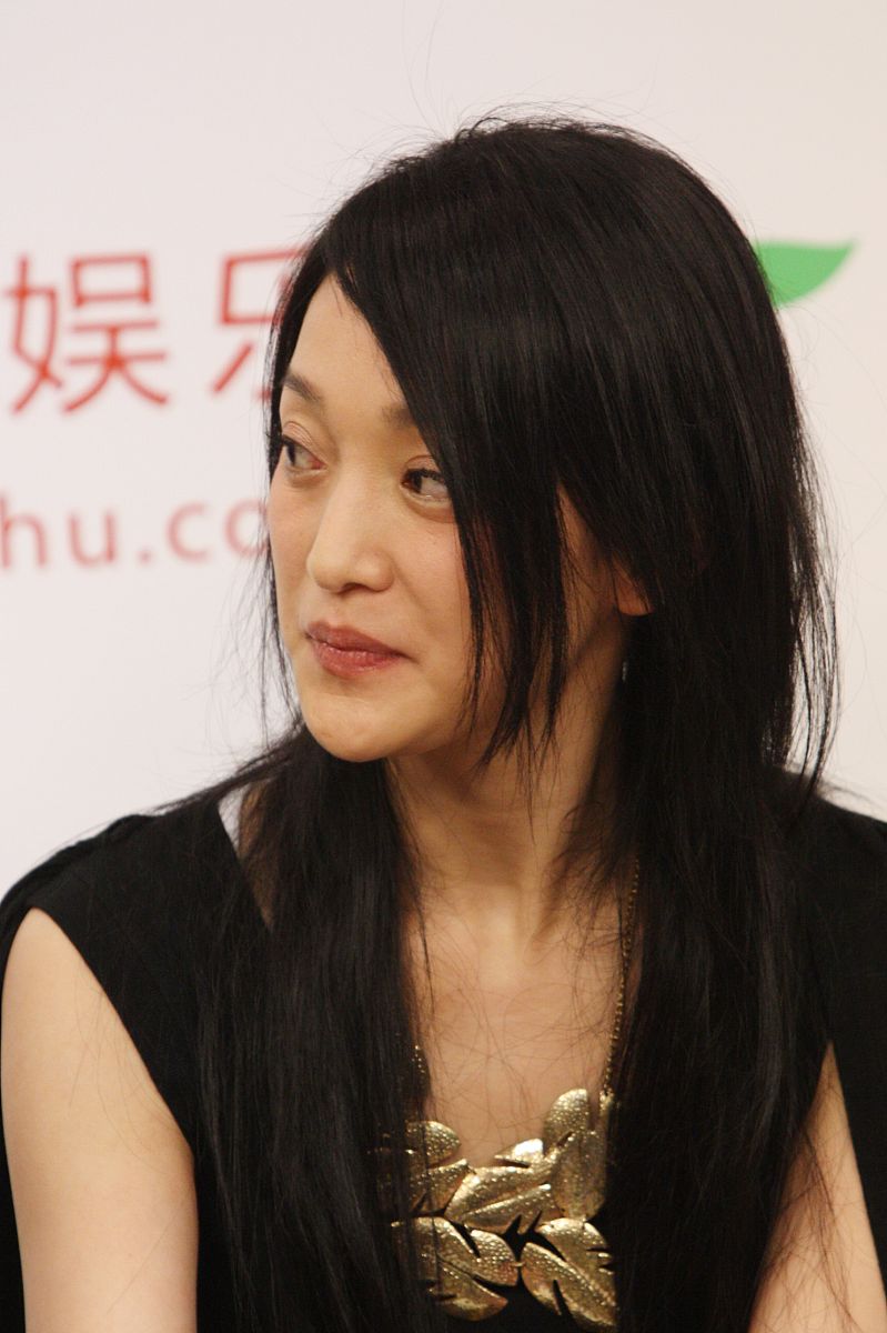 2009年4月24日,北京,周迅出席环保官网落户搜狐活动.+++_+++周迅,受伤