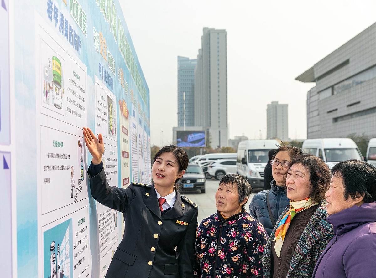 健全市场监督制度：法律、机制、执法、信用和信息公开