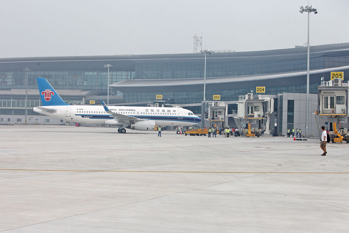 重庆航空学校发现全国平均薪酬在提高但今年毕业生起薪降了16