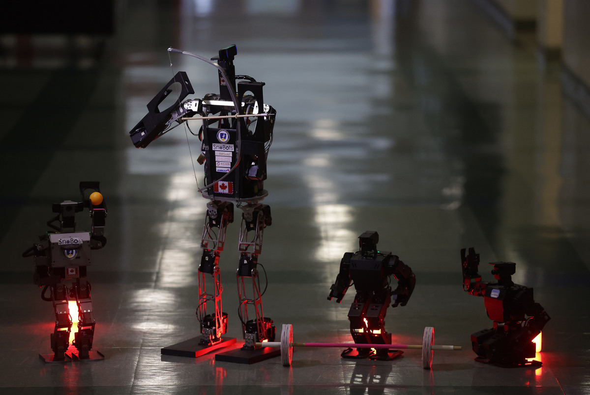 仿生蜘蛛优势：应用前景广阔的智能机器人