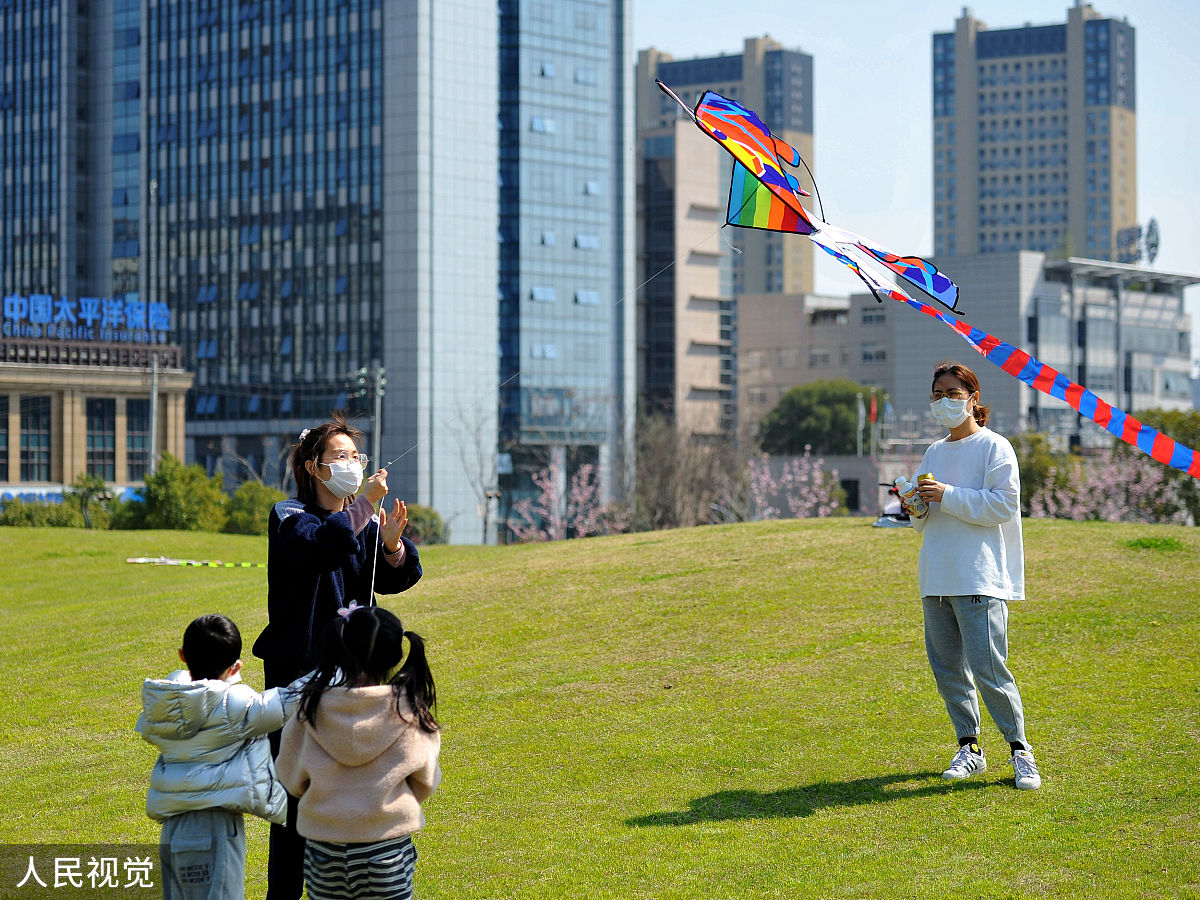 查找几篇像《白桦》风格的描写植物的现代诗