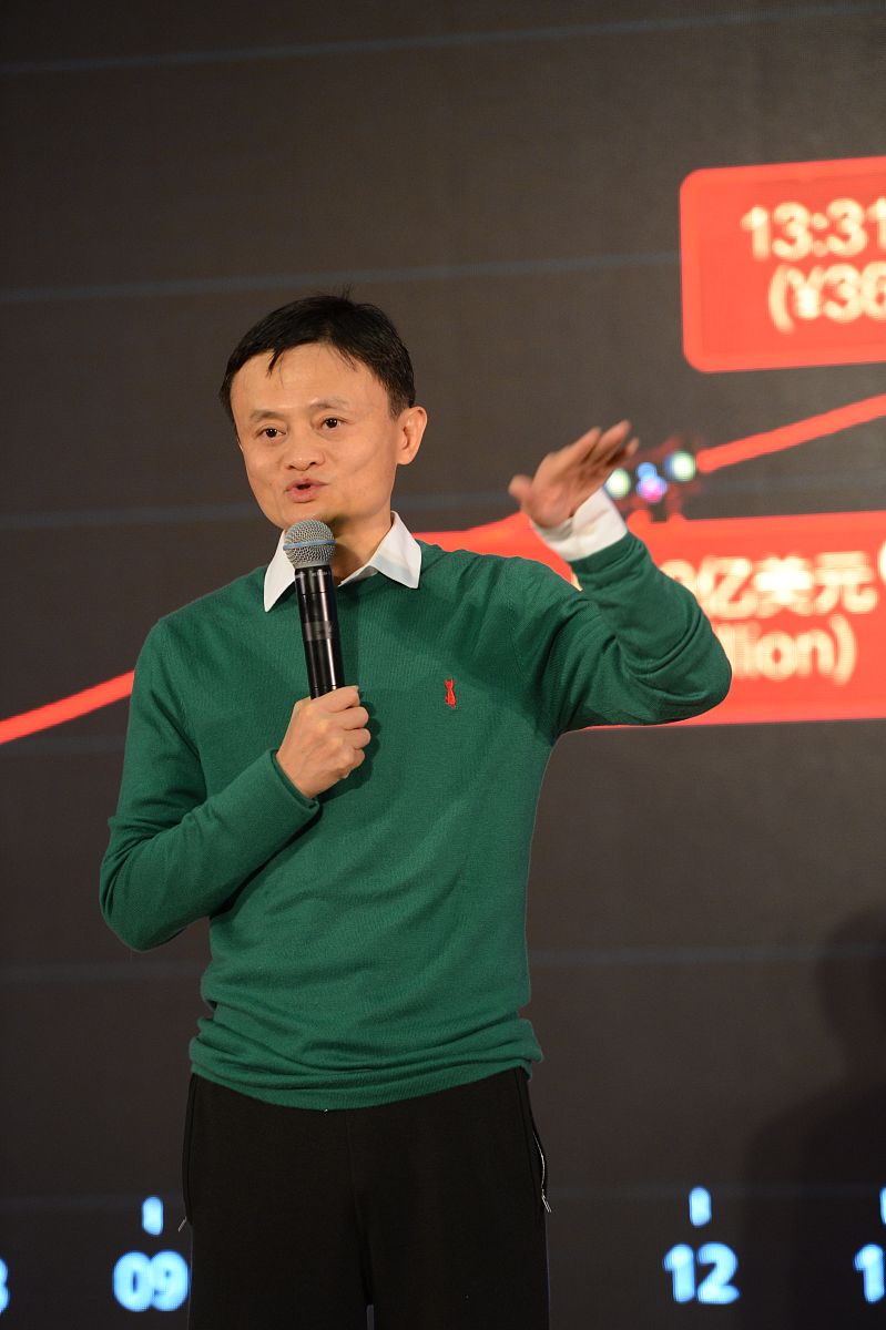 2014年11月11日晚,浙江省杭州市,马云穿布鞋现身天猫双11媒体见面会.
