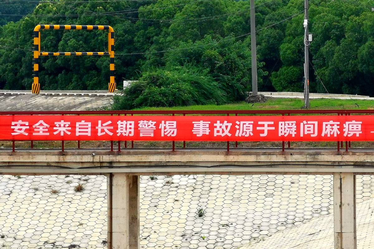 旺季安全生产标语：保障安全，顺利度过旺季