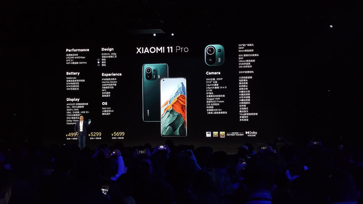 以美国有苹果中国有菠萝开头的广告词内容是十年后的超强手机搭载骁龙8848处理器