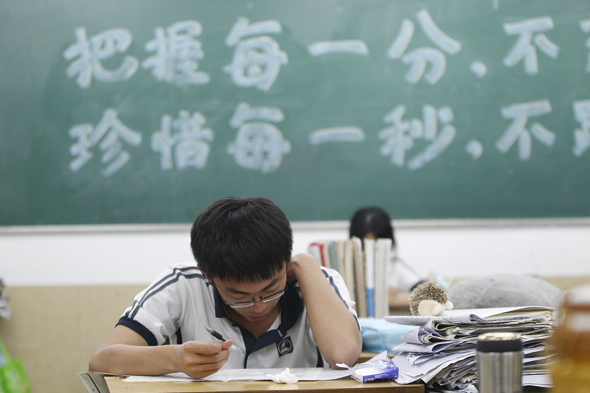 高中历史考试的挫折：从迷茫到重拾梦想的经历