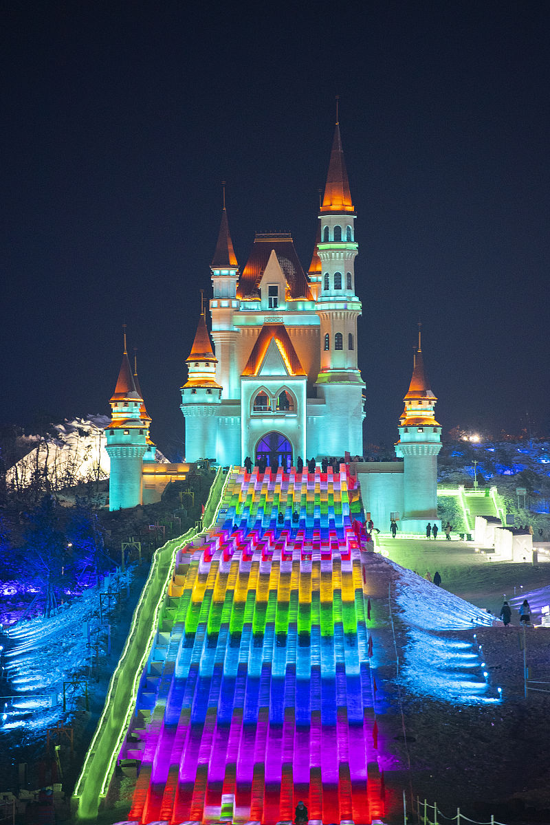 哪个修路队更快？甲队5天750米，乙队4天640米