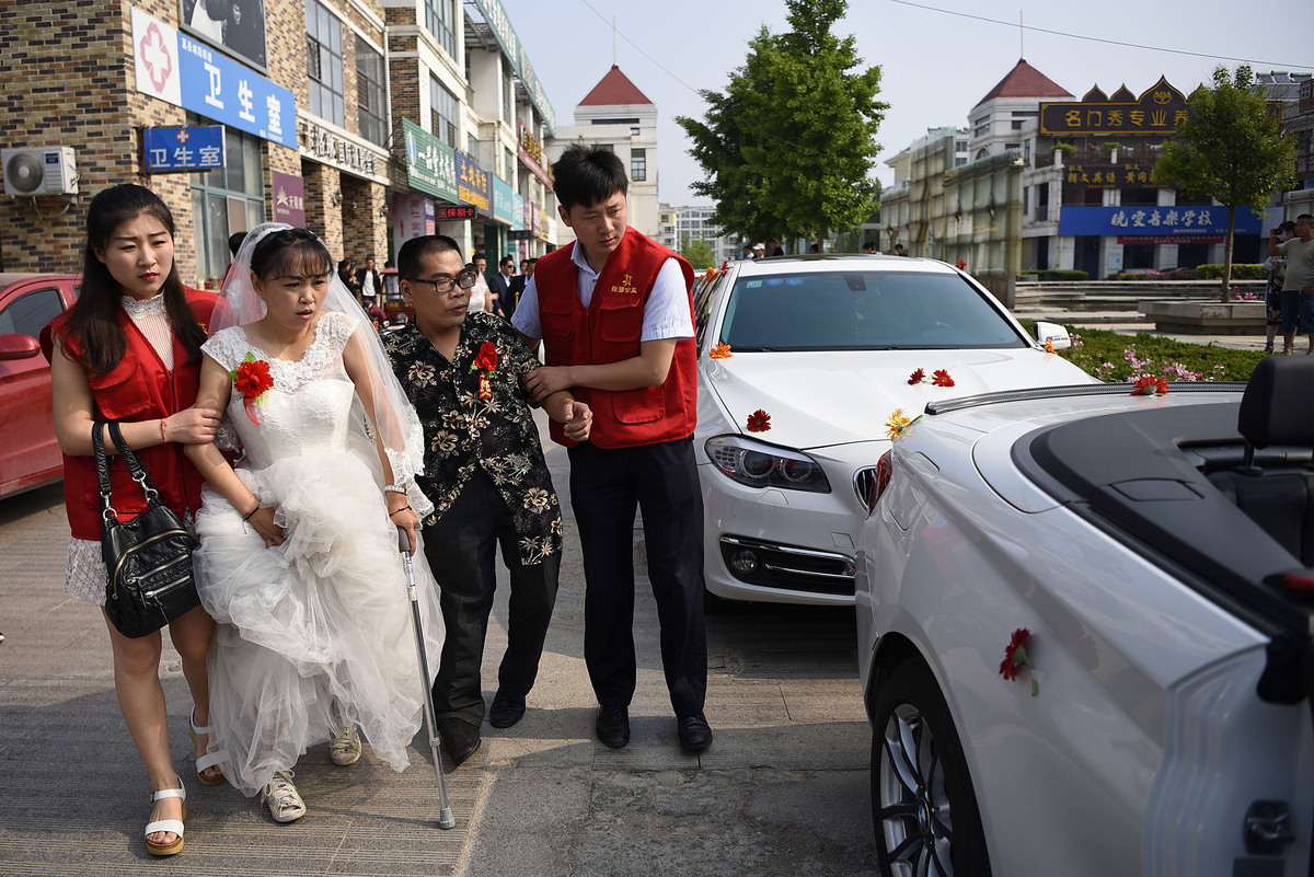 婚礼途中掉队怎么办？| 辅导员亲历突发状况教你应对策略
