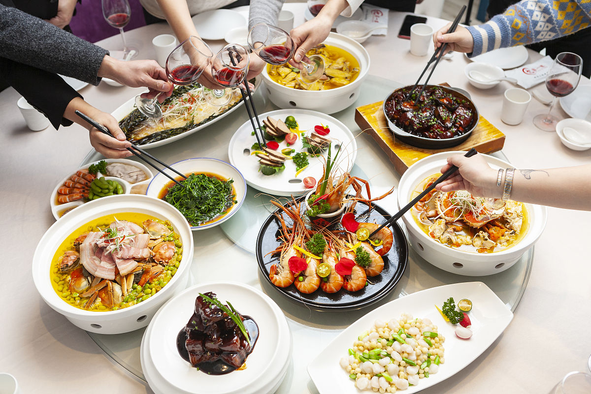 杭州朋友聚餐必吃清单：西湖醋鱼、虾爆腰花、东坡肉等