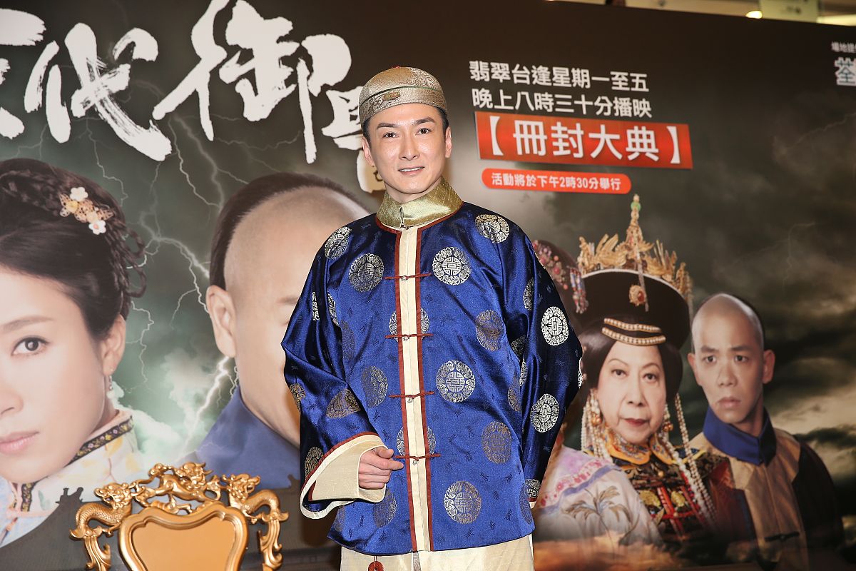 张文龙 - 中国演员，乾隆皇帝扮演者