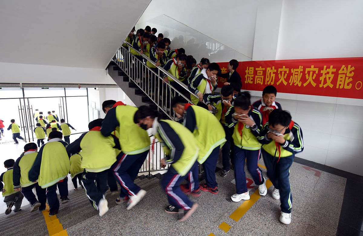 帮我总结一下地震应急救援暨防空袭疏散演练活动的亮点。