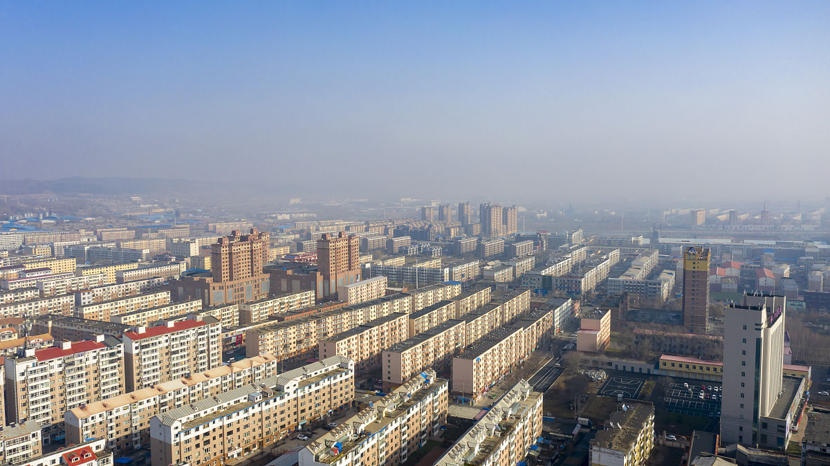 2020年11月7日,吉林省吉林市桦甸市,清晨的大雾笼罩下的"金城"一片朦