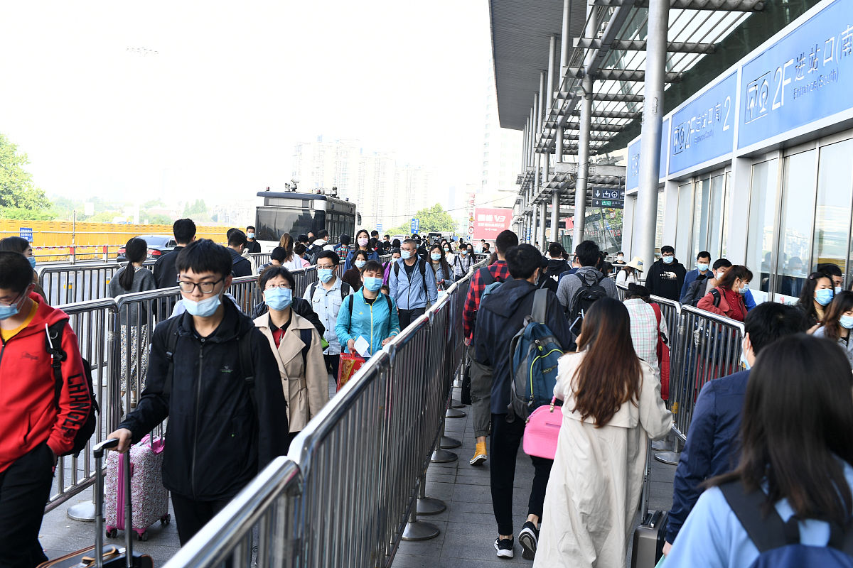 成都铁路学校最新了解乘坐火车需提前一小时到