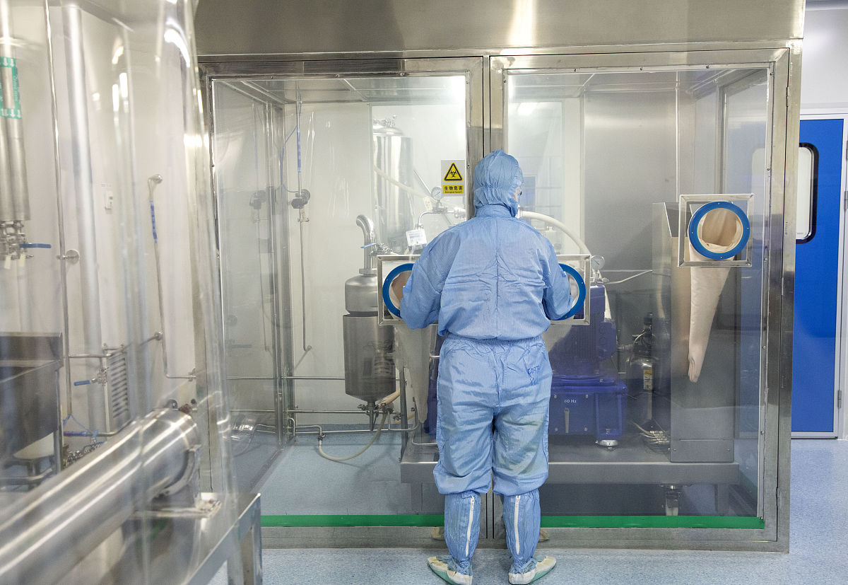 写一段消毒供应中心去污区介绍以及区内设备设施