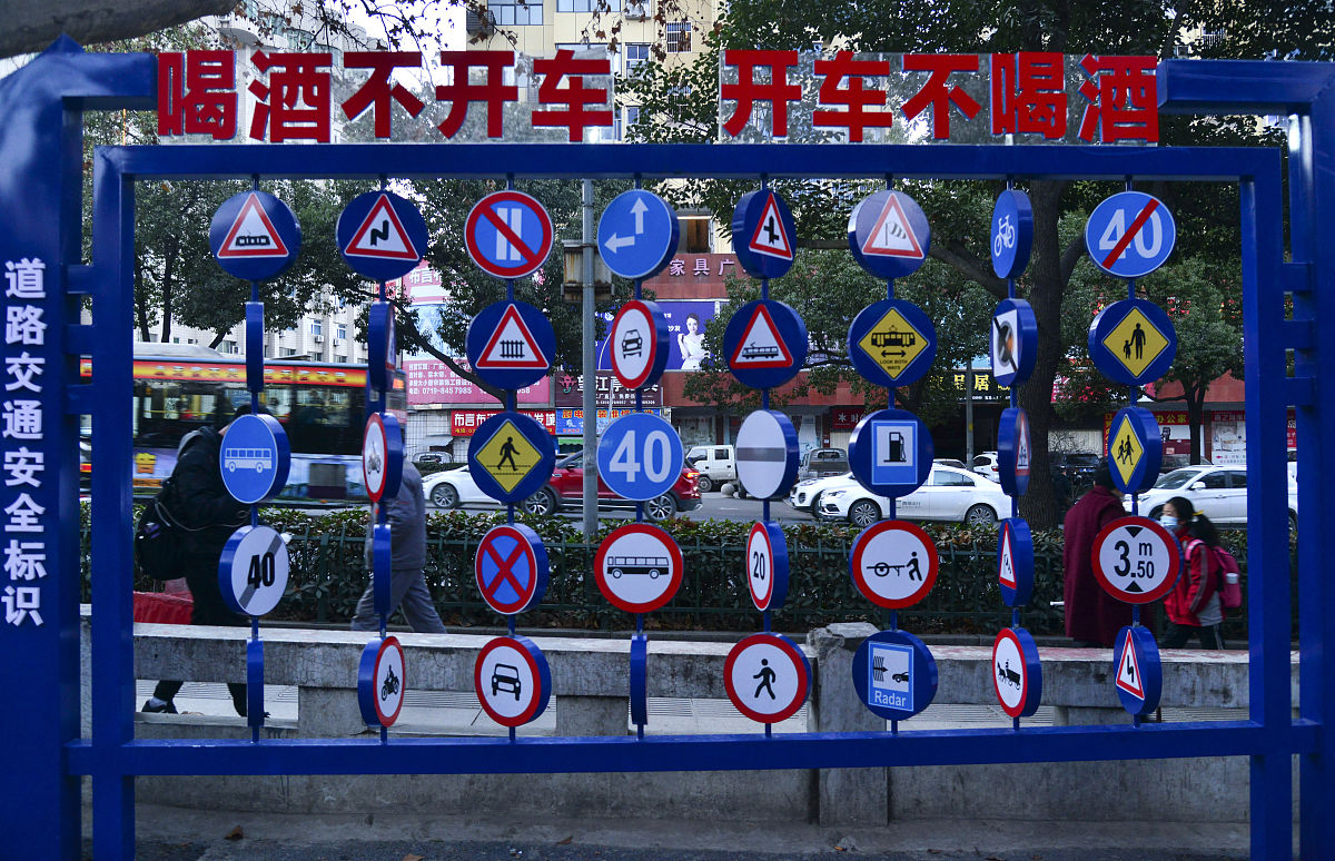 翻译
All racking shall be labeled with appropriate load ratings.