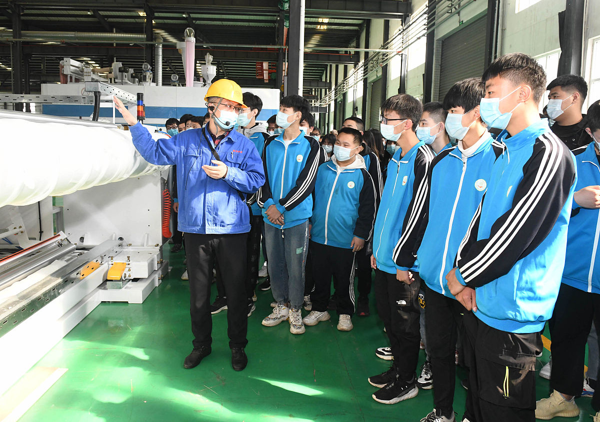 成都石化工业学校机械加工技术专业如何