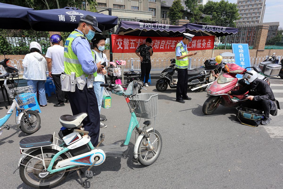 佛山市电动摩托车政策执行问题与对策研究：现状与挑战