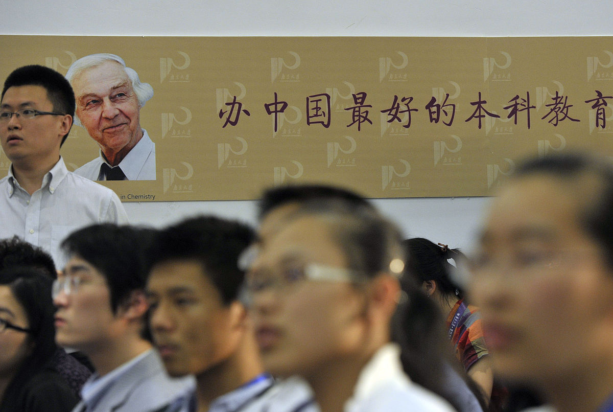 女生选择成都高铁学校需要注意的事项