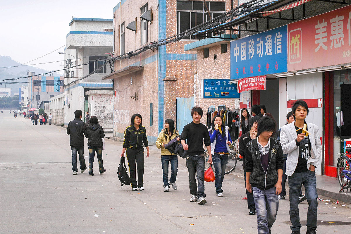 详细说明团风县防疫隔离点二期是否满足邻避要求是否存在社会风险和人身安全风险。是否避让饮用水水源一级保护区。是否满足机场净空、微波通道、军事设施保护及国家安全等特殊要求。是否符合地震观测环境保护规定。3000字