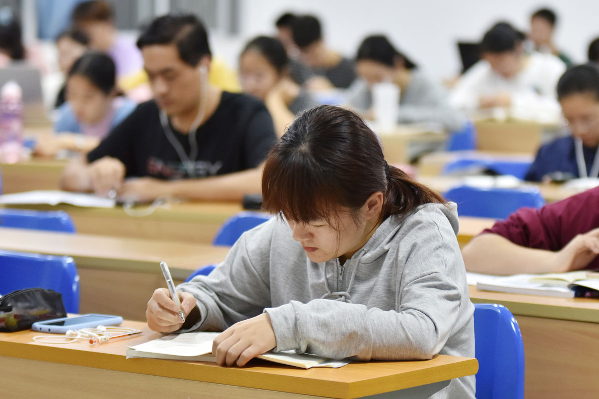 2020年11月10日,海南海口,距离2021年全国硕士研究生考试越来越近,海